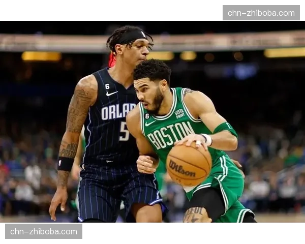 凯尔特人进攻效率119.6联盟第二，防守效率111.8联盟第四