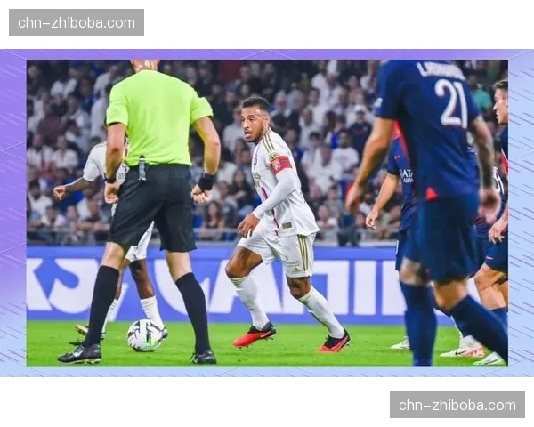 时隔19年，里昂再次在巴黎主场上半场打进两球